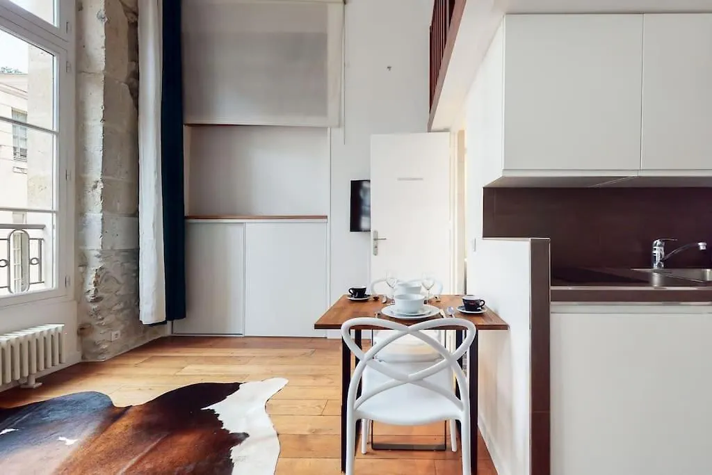 Appartement Chez Gustave: Clim Calm,Saint Paul Marais, 2Guests à Paris