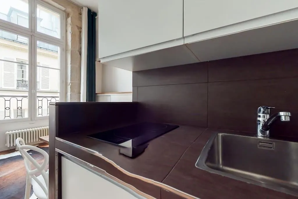 Appartement Chez Gustave: Clim Calm,Saint Paul Marais, 2Guests à Paris